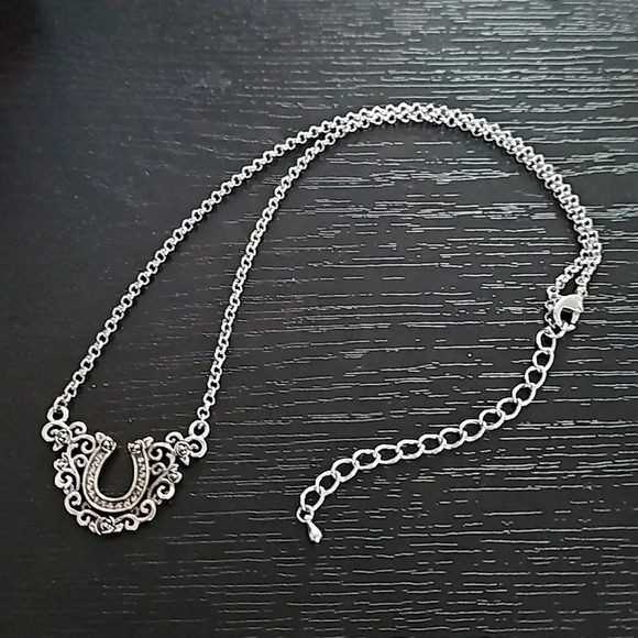 Montana Silversmith adjustable horseshoe necklace - Picture 2 of 2